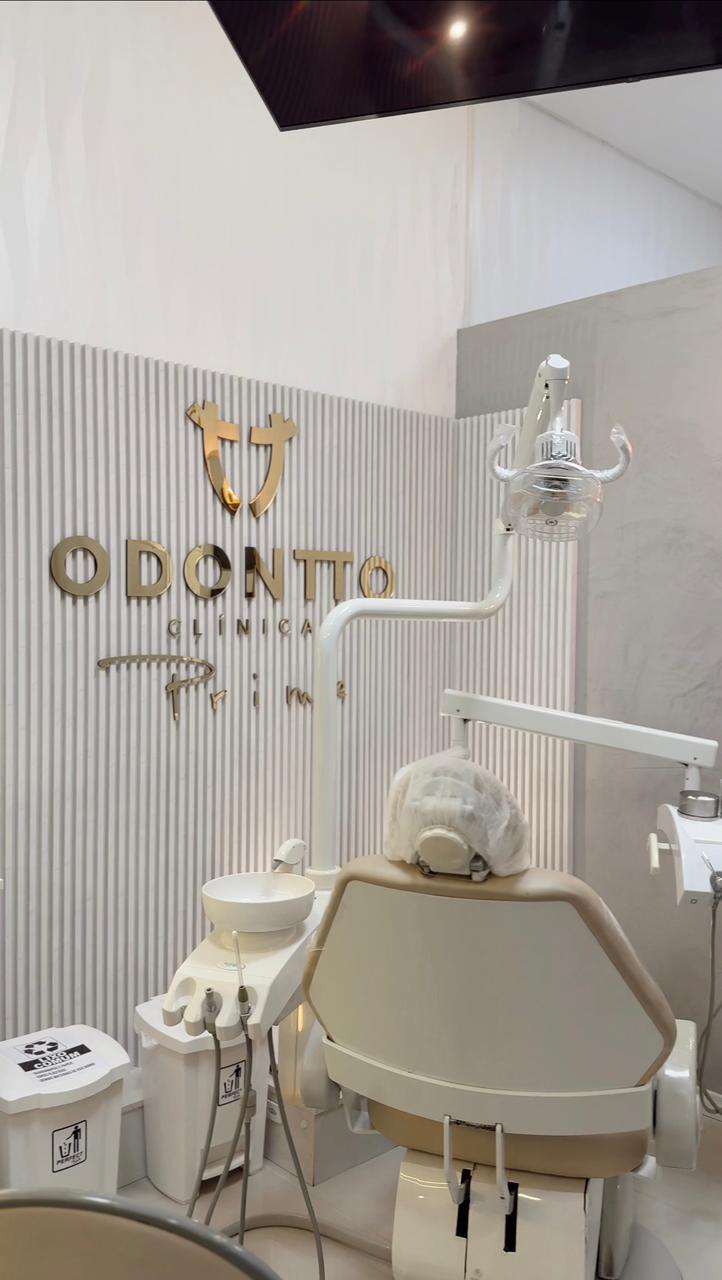 Interior moderno da Odontto Clínica Prime